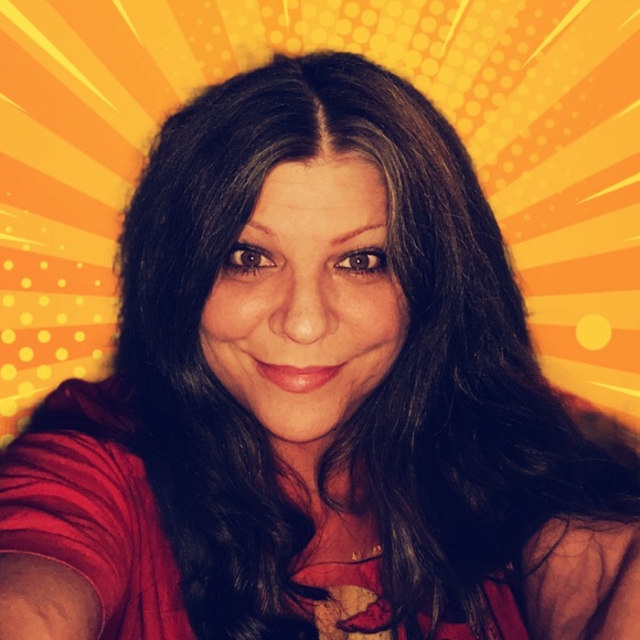 Meet your Posher, Vicky - Picture 1 of 2